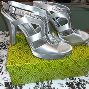 NWT Gianni bini heels